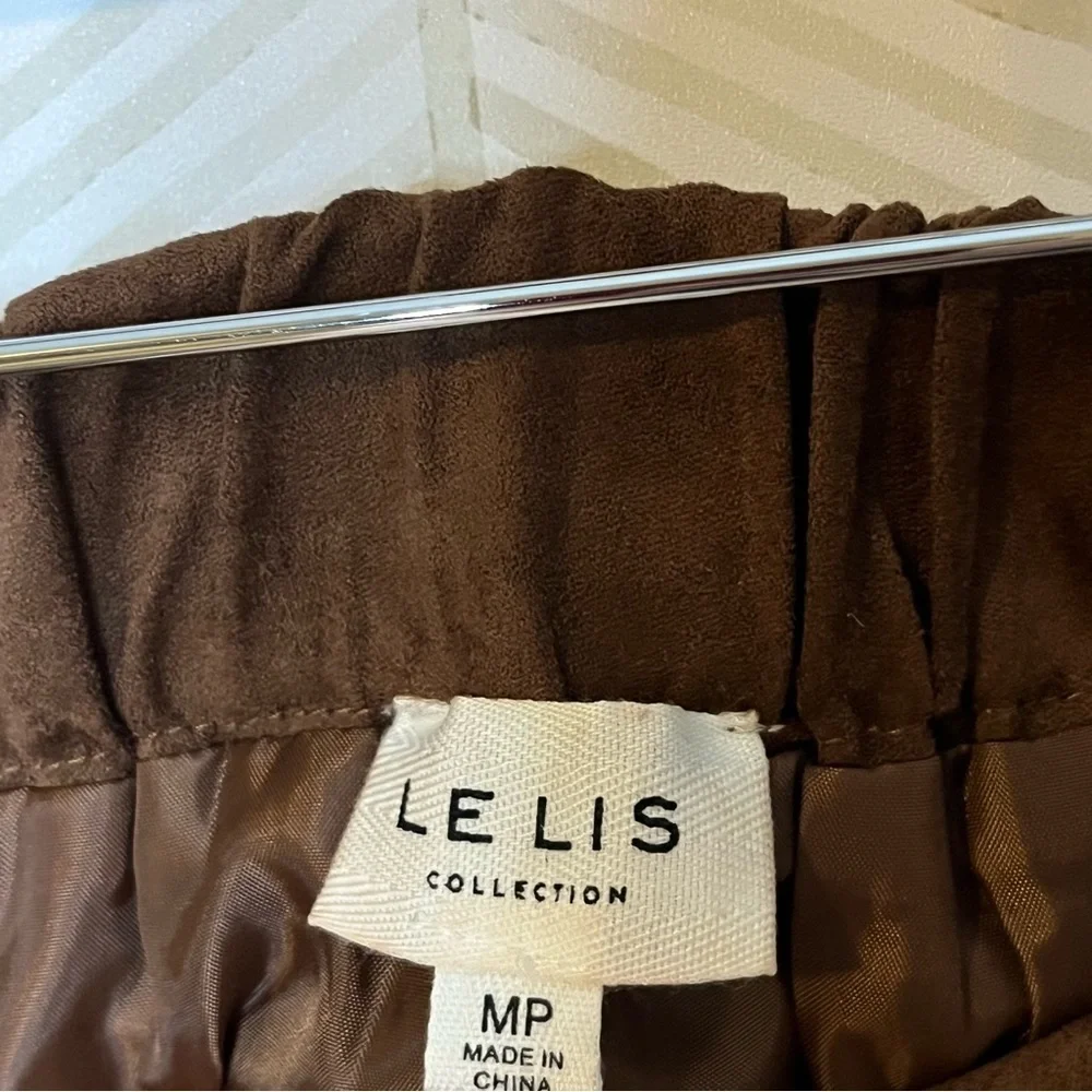 🔆 LE LIS Brown Faux Suede Button Front Mini Skirt - Size M